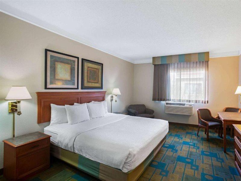 La Quinta By Wyndham Round Rock North Hotel Exterior photo